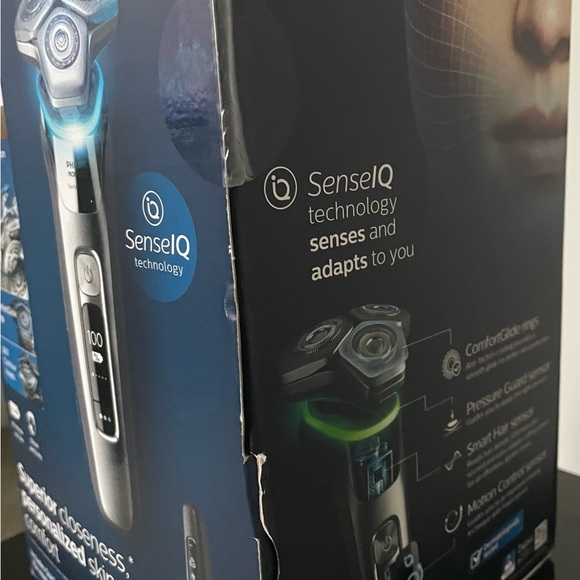 Philips Norelco 9500 Rechargeable Wet & Dry Electric Shaver with Quick Clean - Picture 8 of 8